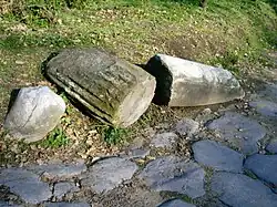 Éléments de colonne, le long la Via sacra.