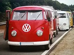 Un Combi Split à la tête de ses semblables.