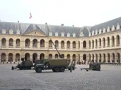 Fête de la Sainte-Barbe dans la cour d'honneur.