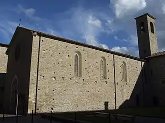 Vue latérale de l'église.