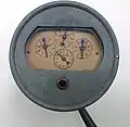 Compteur de temps du passage des courants électriques breveté Soulat, 1889, quatre index sur support carton. Coll.&nbsp;J.-P.&nbsp;Guittonneau.
