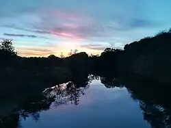 Vue de l'Anglin au crépuscule, depuis le pont.