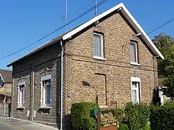 Des habitations groupées par deux.