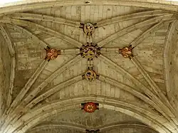 Détails d'une partie des clés de voûte.