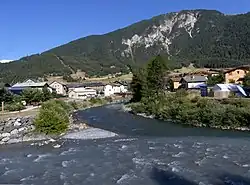 Confluence du Doron (à gauche) et de l'Arc (en face) à Termignon.