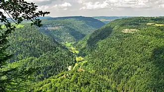 Le cirque de Consolation vu depuis le belvédère de la roche du Prêtre.