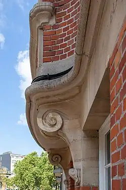 Console supportant l'oriel