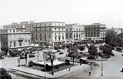 L'hôtel Continental-Savoy et la statue d'Ibrahim Pacha, sur Opera Square.