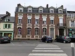 Maison de maître, place du Général Leclerc.
