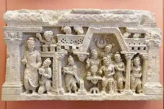 La conversion du prince Nanda Fragment de frise. Grès, H. 30&nbsp;L. 52&nbsp;cm. Hadda, IIe – IIIe&nbsp;siècle. Afghanistan. British Museum.