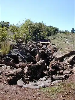 Cooper D vu depuis l'ouest. Cooper A est plus loin dans l'arrière-plan.