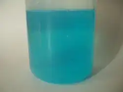 Solution aqueuse de sulfate de cuivre.