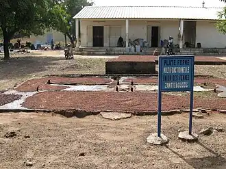 Noix séchant au soleil, Zantiébougou, Mali