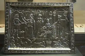 Salle 49. Lanx de Corbridge, plat d'argent, offrande à Apollon, Nord de l'Angleterre (IVe&nbsp;siècle).