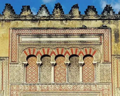 Arcature d'arcs outrepassés.