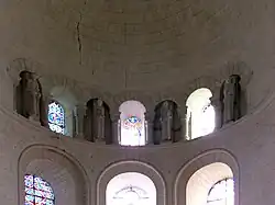 Groupe de quatre statues dans le chœur.