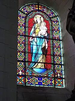 Verrière dans la chapelle sud.