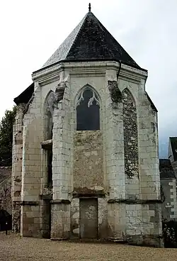 Photographie en couleurs de l'abside d'une chapelle.