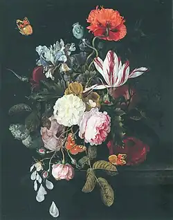 Vase de fleurs posé sur un entablement avec quatre papillons