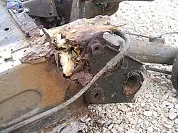 Une fixation du train arrière.