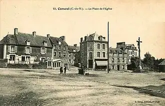 La Place de l'église au début du XXe&nbsp;siècle (carte postale).