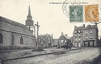 La Place de l'église au début du XXe&nbsp;siècle (carte postale).