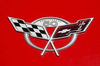Le logo spécifique créé pour le cinquantième anniversaire de la Corvette.