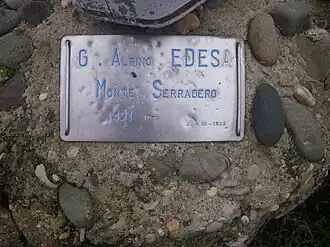 Plaque d'altitude au sommet.