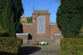 Monument aux victimes des bombardements et aux fusillés en 1944. Situé dans le hameau de la Sibérie.
