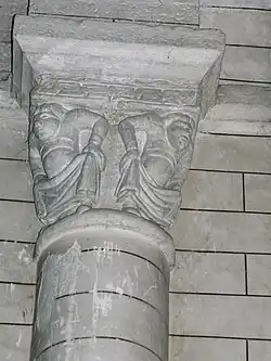 Chapiteaux.