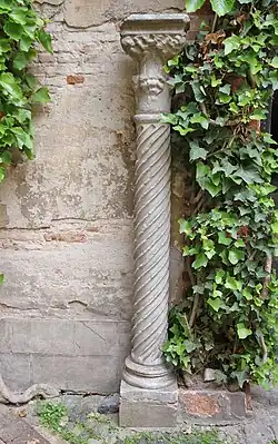 Colonne dans la cour du 4 rue Joutx-Aigues