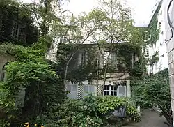 Cour intérieure du n°34.