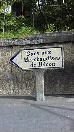 Panneau au début de la rue Latérale.