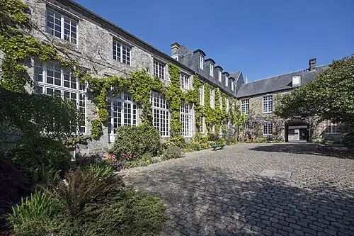 Le musée Quesnel-Morinière.