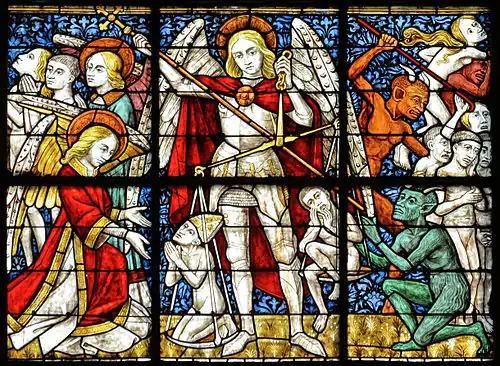 La pesée des âmes par l'archange Michel, détail des grandes verrières du Jugement dernier (XVe&nbsp;siècle) situées dans le transept sud de la Cathédrale Notre-Dame de Coutances, Manche.
