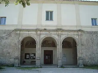 Le portique du couvent de San Cosimato