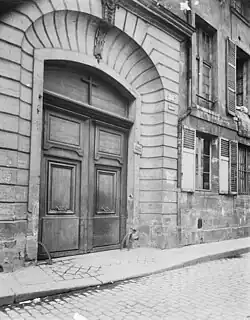 Entrée du no 16 vers 1900 (photographie d'Eugène Atget).