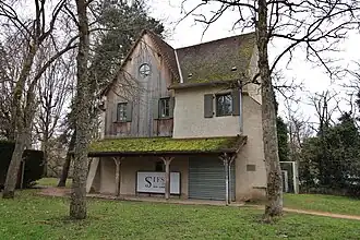 Bâtment du couvent des Célestins depuis le parc des Célestins