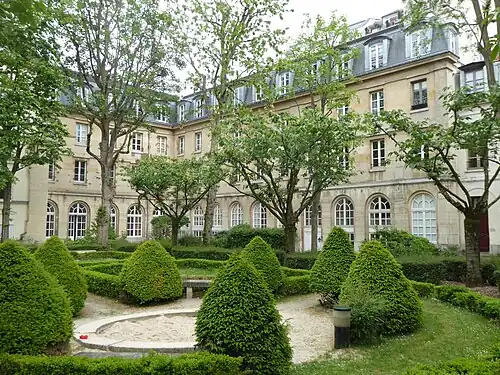 Cour intérieure de la Résidence du Panthéon.