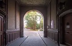 Porche d'entrée du couvent.