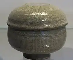 Bol et son couvercle. Période Joseon, 1400 - 1500. Céramique de type buncheong. Prêt du Musée National de Corée. British Museum