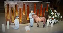 Crèche devant l'autel (Noël 2017).