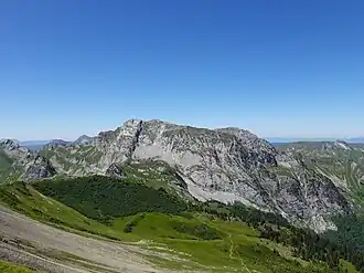 La face Est de la  pointe d'Arcalod vue de la pointe de Chaurionde.
