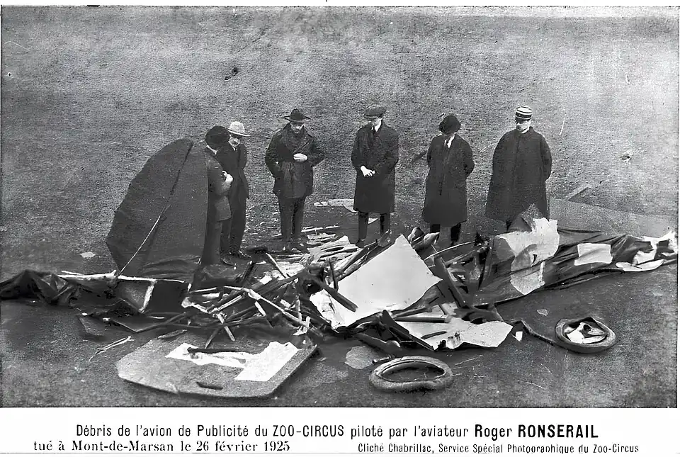 Débris de l'avion de publicité du Zoo-Circus piloté par Roger Ronserail, tué à Mont-de-Marsan le 26 février 1925.