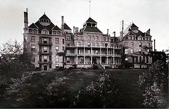 1886 Crescent Hotel & Spa, à Eureka Springs (Arkansas, membre depuis 2000.