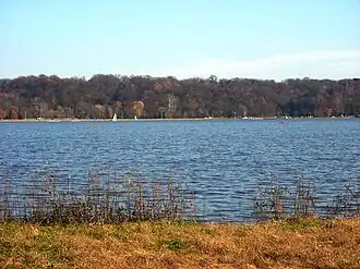 Vue du Creve Coeur Lake.