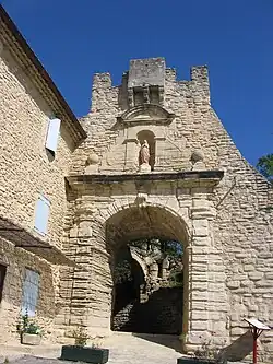 Porte dans les remparts du XVIe&nbsp;siècle.