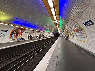 Vue d'ensemble des quais de la station, en direction de La Courneuve - 8 Mai 1945.