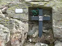 La croix Carrel, située à l'endroit où a disparu Jean-Antoine Carrel en 1890 en rentrant d'une ascension après avoir sauvé ses clients.