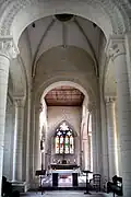 La croisée de transept et le chœur de l'église.